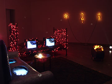 Davor Mezak featuring Jasna Zastavniković: Discohome, video-instalacija, galerija Miroslav Kraljević, 2002.