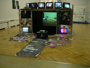 “Much to much” izložba fotografija, Pokop grofa Orgaza, video-instalacija,  s D.Friščićem I F.Rogićem) Umjetnićki paviljon, Zagreb, 2003.