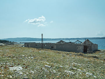 Snoviđenja Golog otoka, fotografije 40x30 cm, 2 instalacije, 2023.